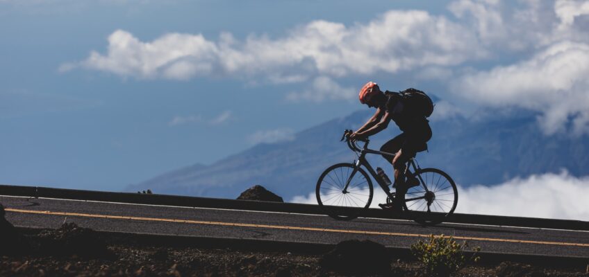 Rechtenvrije foto van iemand op een racefiets door Patrick Hendry via Unsplash.