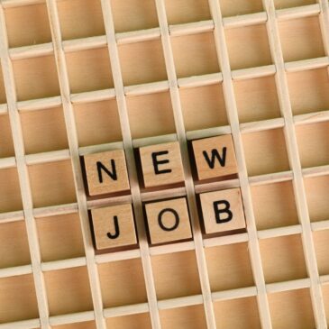 Rechtenvrije afbeelding van de woorden New Job.