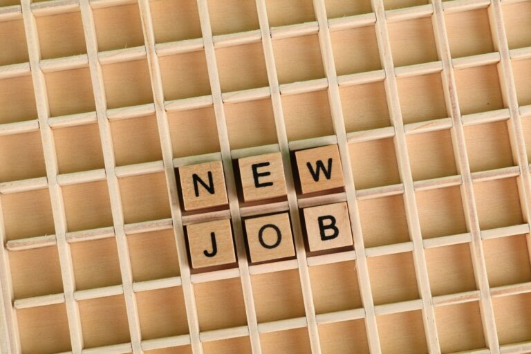 Rechtenvrije afbeelding van de woorden New Job.